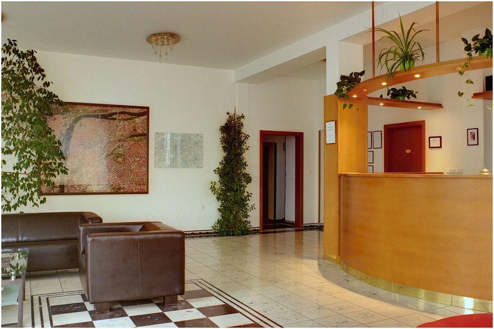Attic Hotel Praga Exterior foto