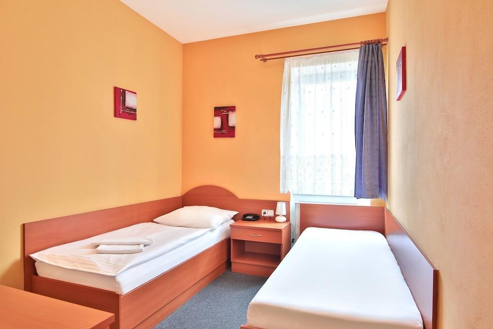 Attic Hotel Praga Exterior foto