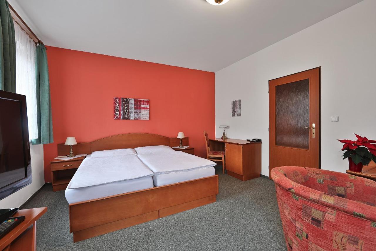 Attic Hotel Praga Exterior foto