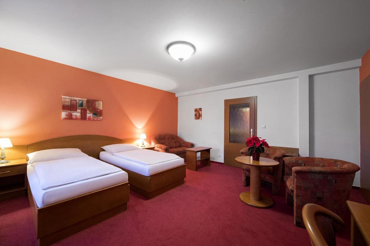Attic Hotel Praga Exterior foto
